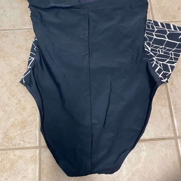 New NWT ENLA EN LA Black White Bandeau Halter Geometric One Piece Swimsuit 8 - Picture 5 of 8